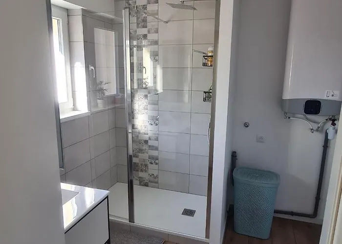 Lumineux F4 Apartment